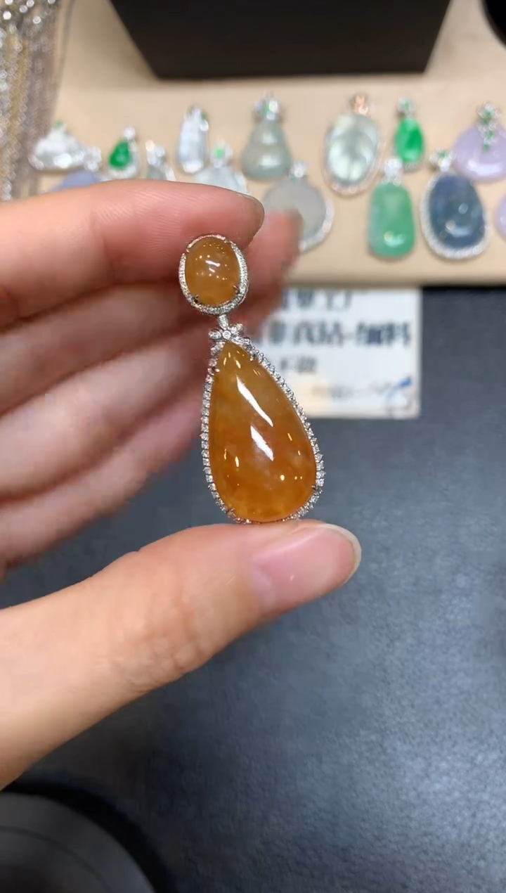 【闪购商品】翡翠颈饰18K金镶嵌水滴【无服务费