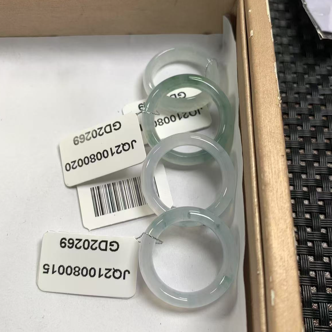 天然缅甸翡翠A货戒圈多样性发货，发一件