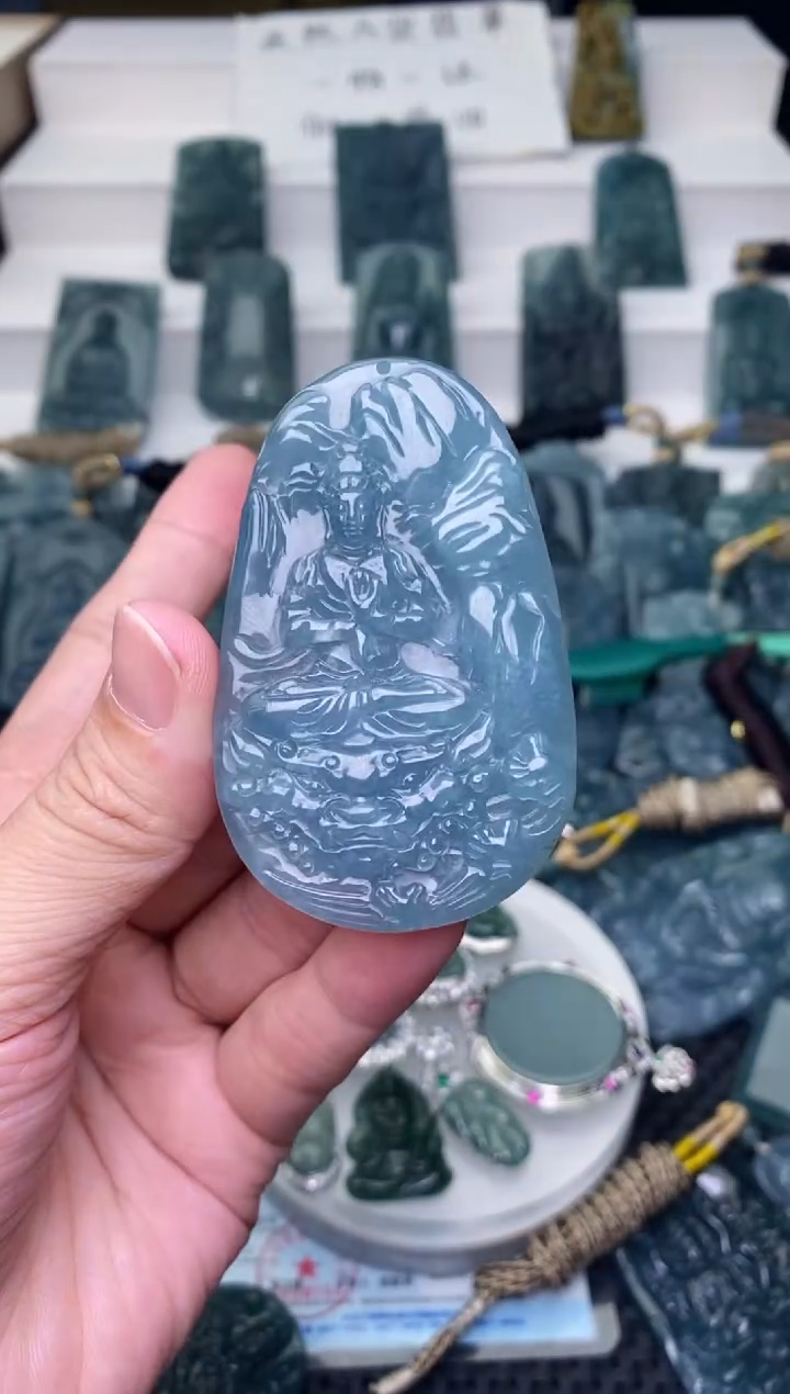 颈饰未镶嵌翡翠          