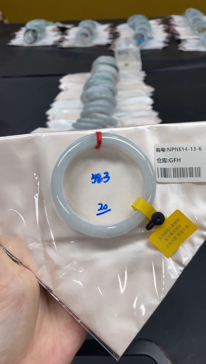 未镶嵌手镯翡翠翡翠手镯