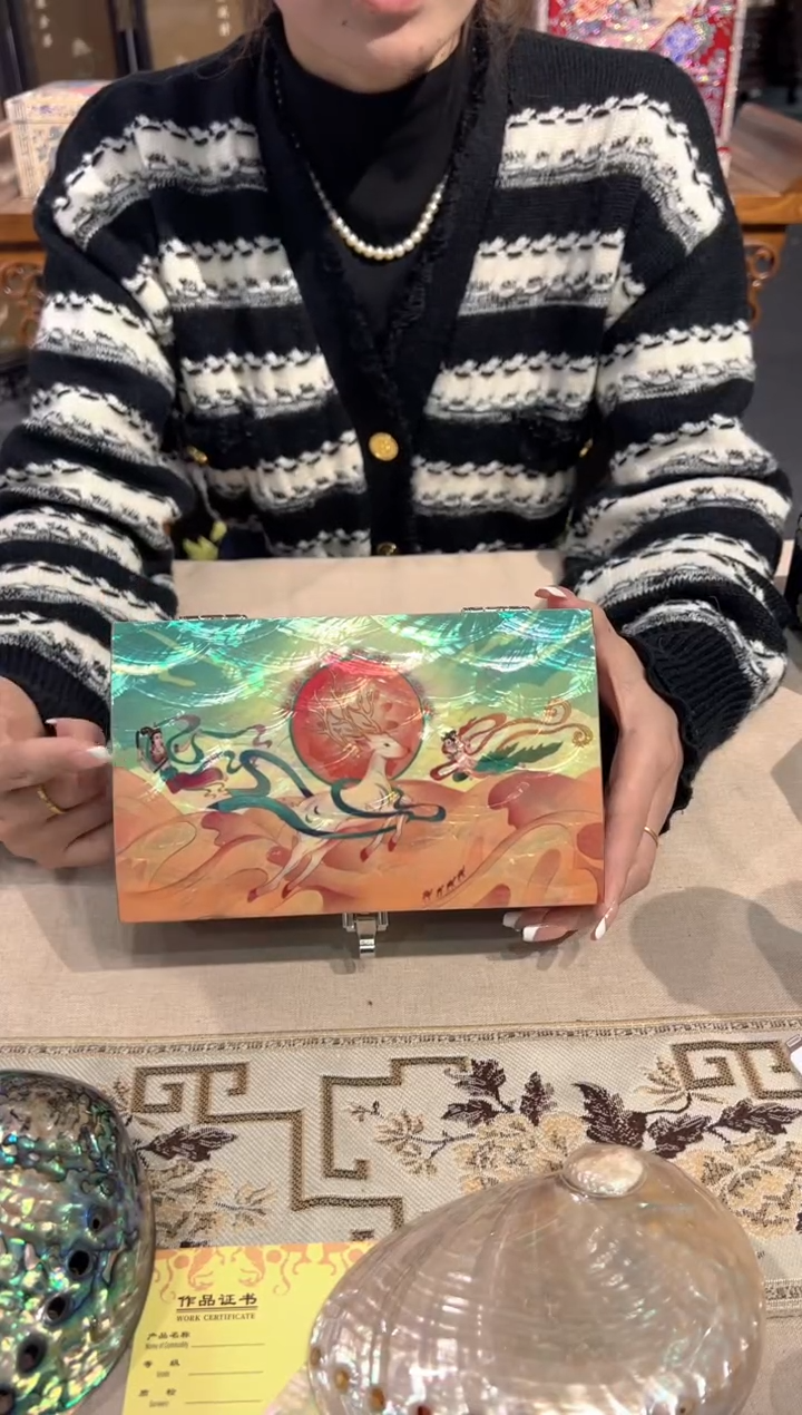 【闪购商品】鱼锁绒布底·弘贝雅螺钿漆器文化馆