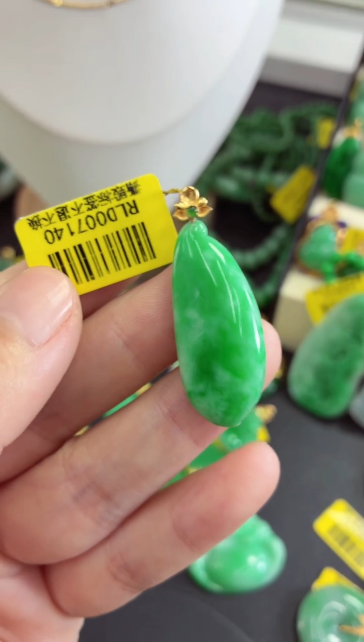 吊坠(不含链)18K金镶嵌翡翠挂件