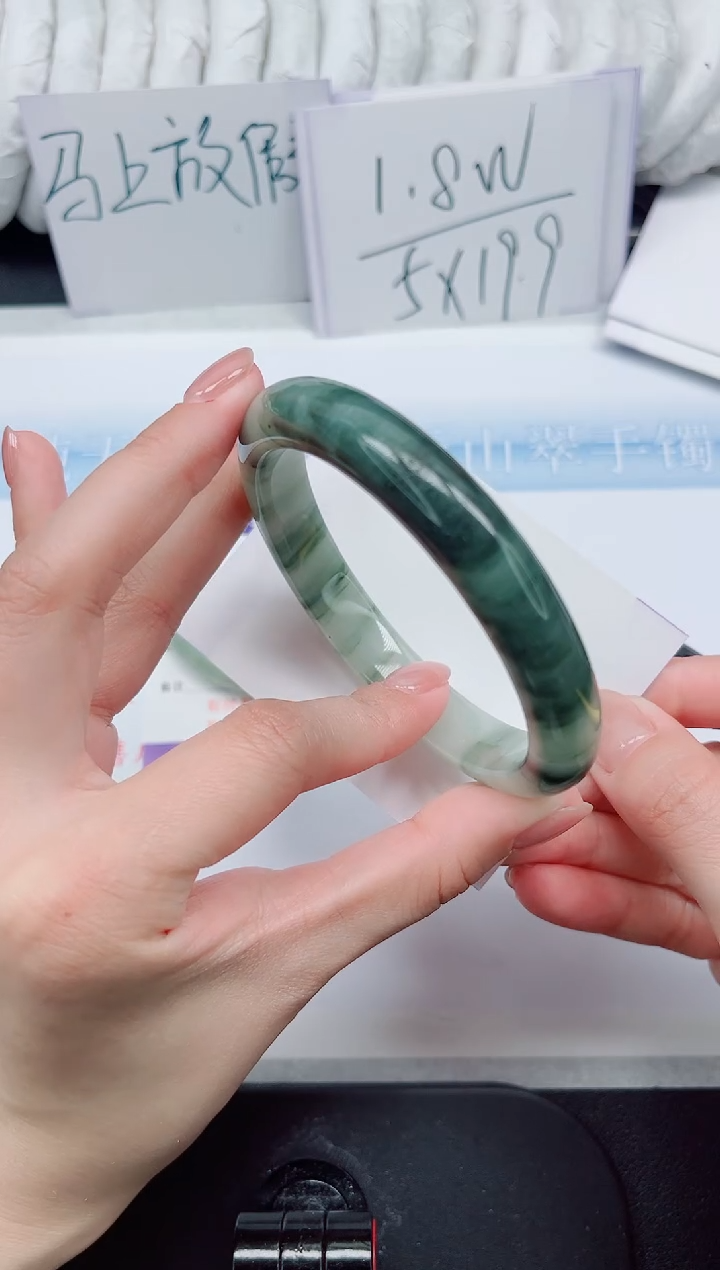 【闪购商品】石英质玉手镯未镶嵌188#64.6