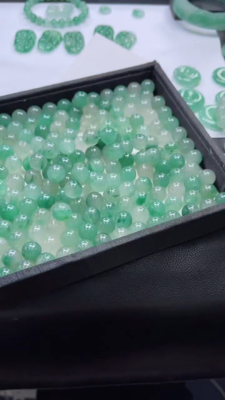 【闪购商品】石英质玉手串未镶嵌天然非洲翠手串多样性发一件