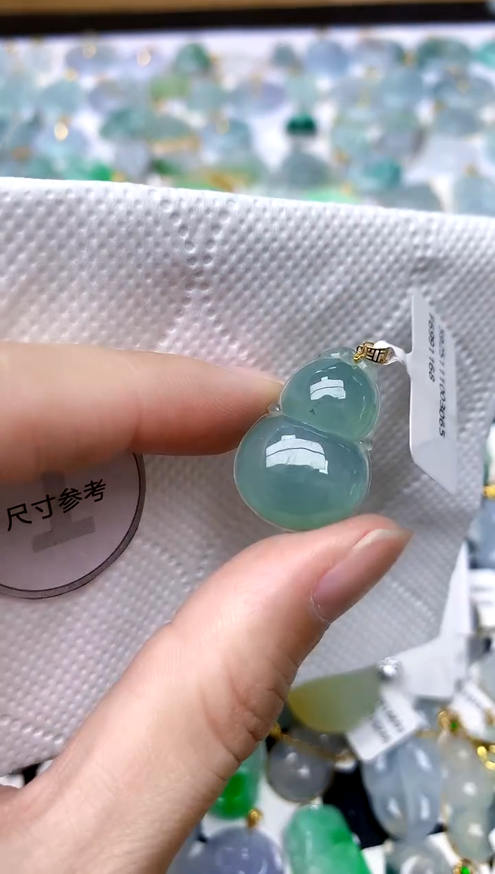 颈饰18K金镶嵌翡翠天然A货翡翠