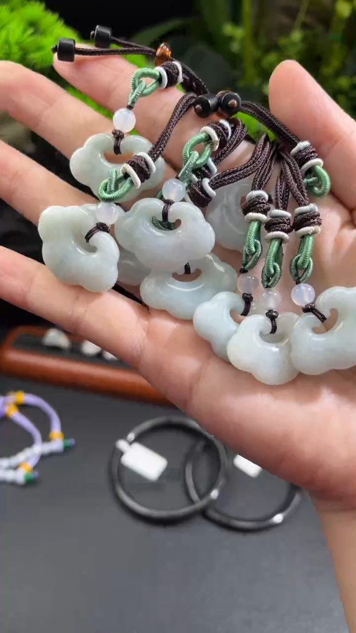 【闪购商品】翡翠颈饰未镶嵌如意多样性发其一