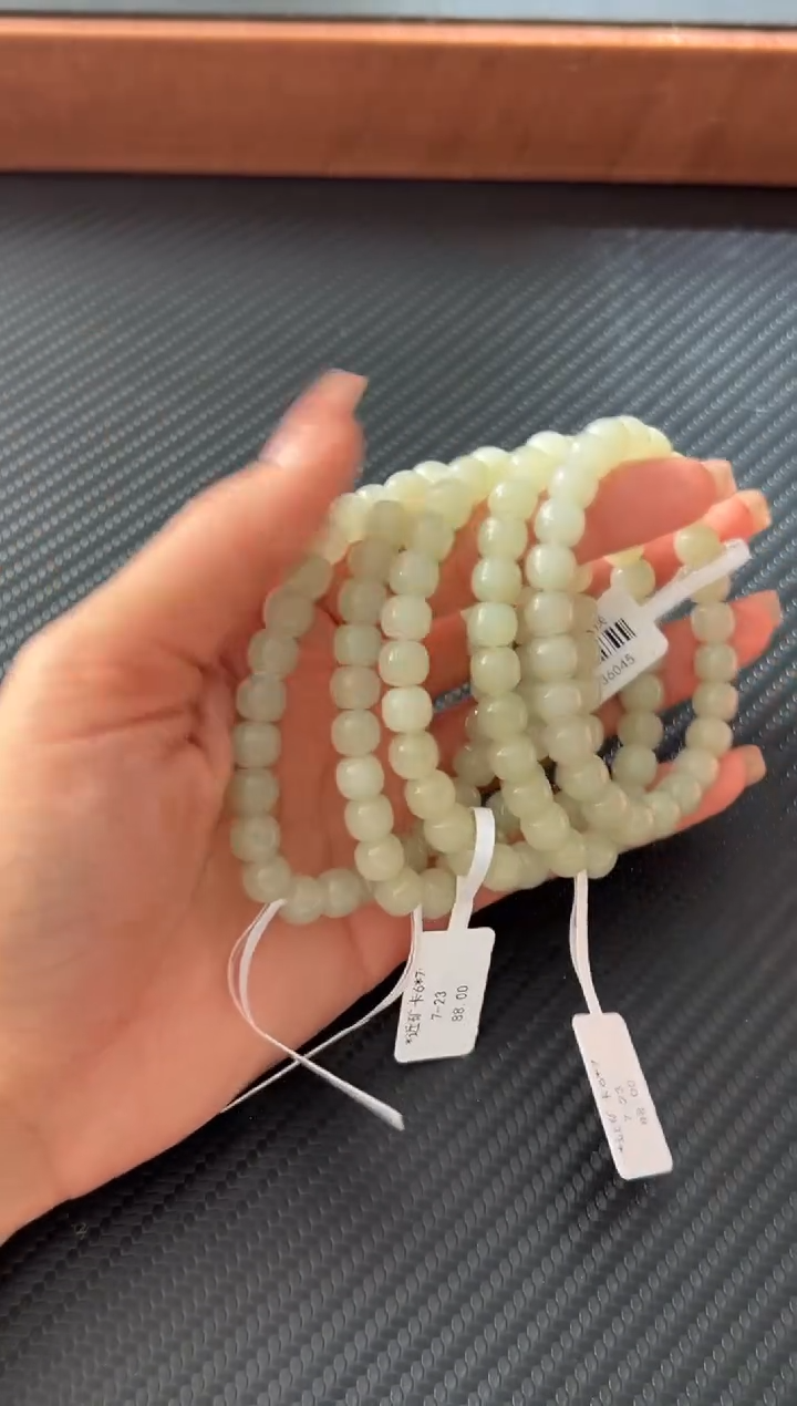 未镶嵌手串和田玉且末微色差近矿卡6*7多样性发货拍一发一