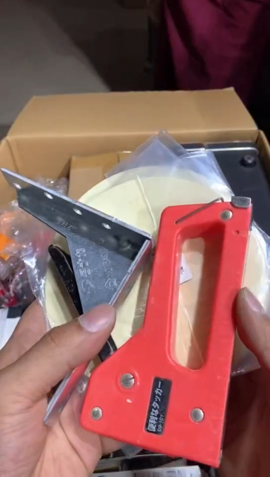 8新中古商品，瑕疵品，不保好坏。628