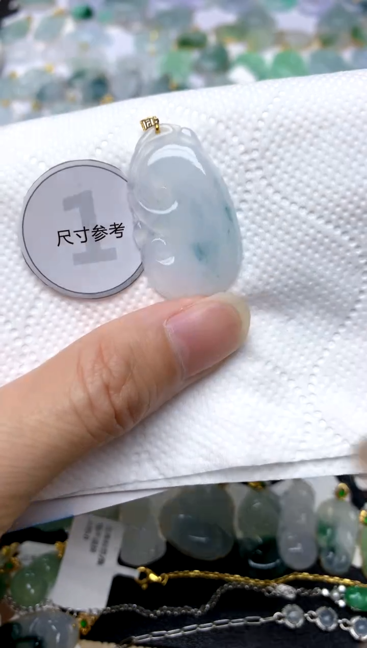 颈饰18K金镶嵌翡翠天然A货翡翠