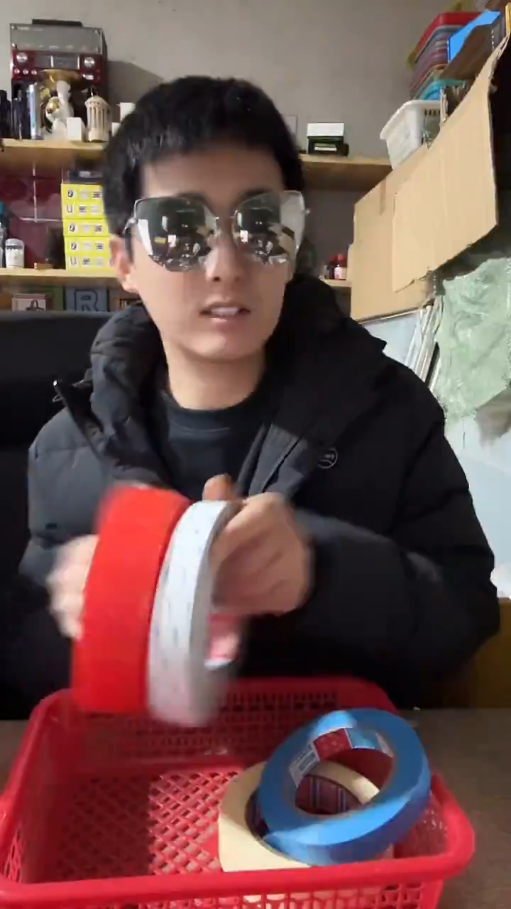 胶带一筐...........