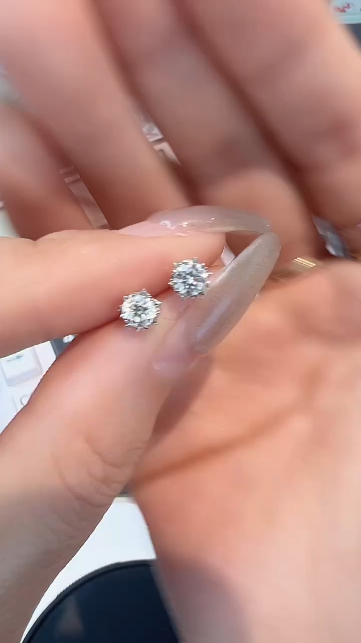 【闪购商品】钻石50分耳钉18K金镶嵌发一