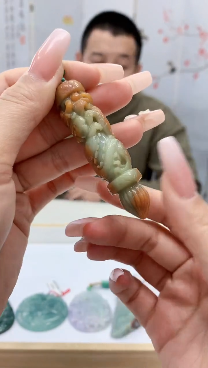 【闪购商品】定制翡翠未镶嵌4812lr-毛货挂件60