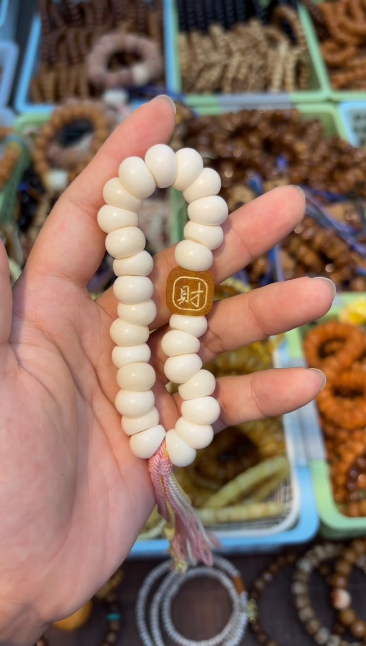 吊坠白玉菩提牛骨蒜瓣大肠手持