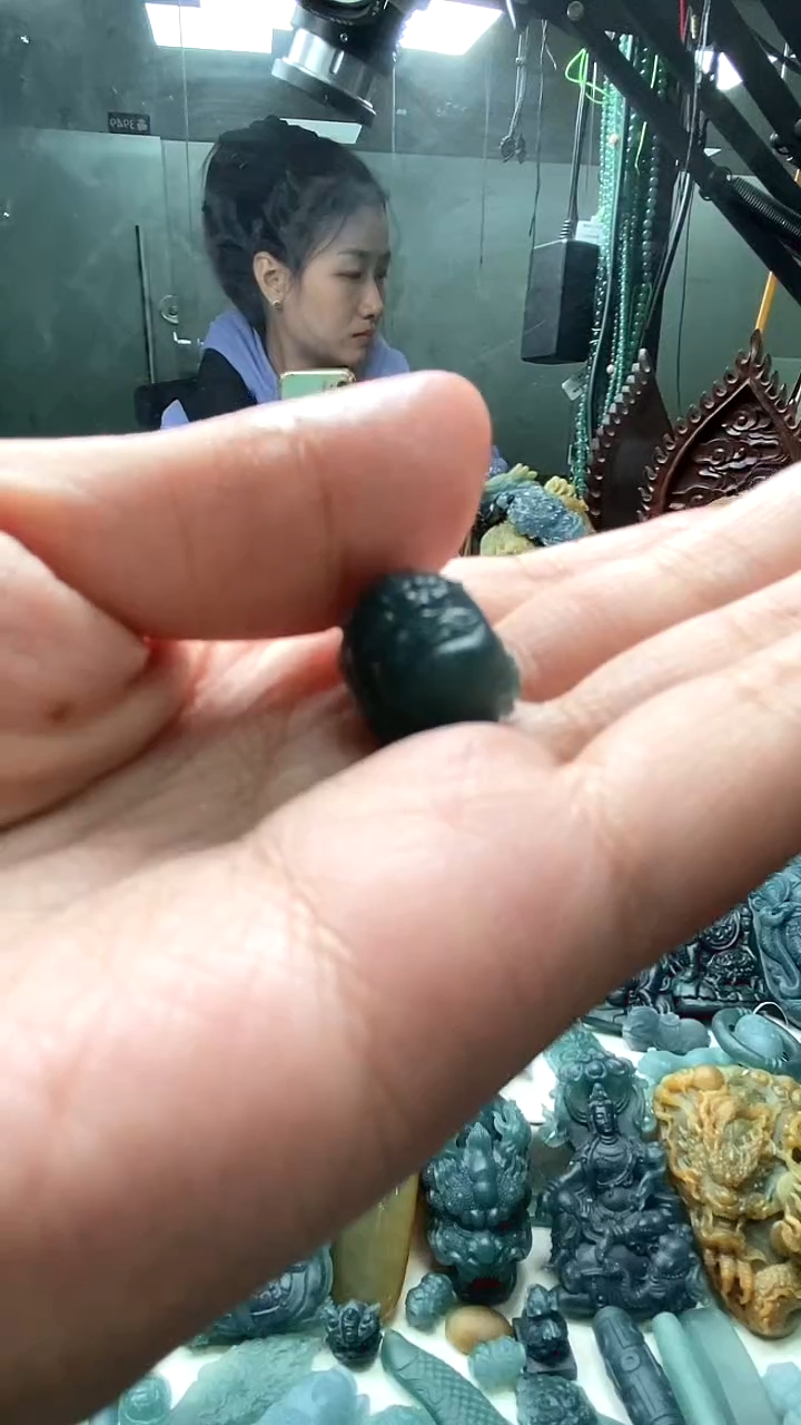 未镶嵌定制翡翠沧***笑翡翠毛货不退不换11.27