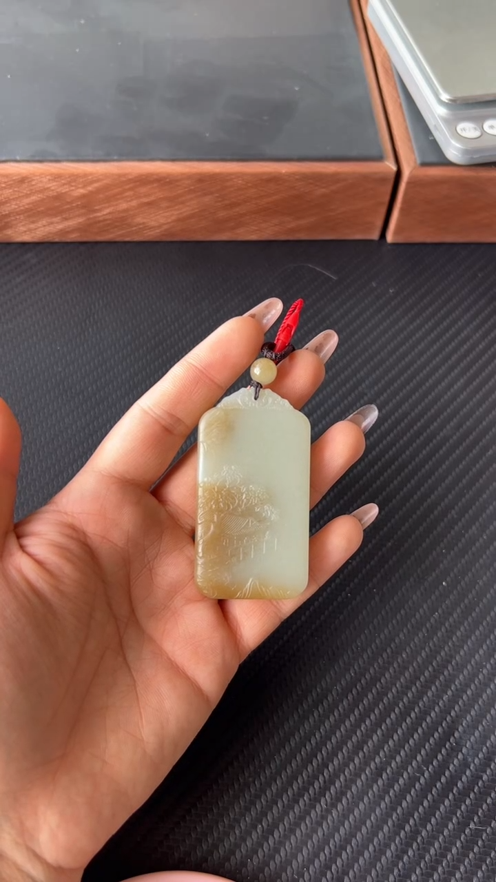 【闪购商品】和田玉吊坠(赠链)未镶嵌且末微色差迪克兰二细