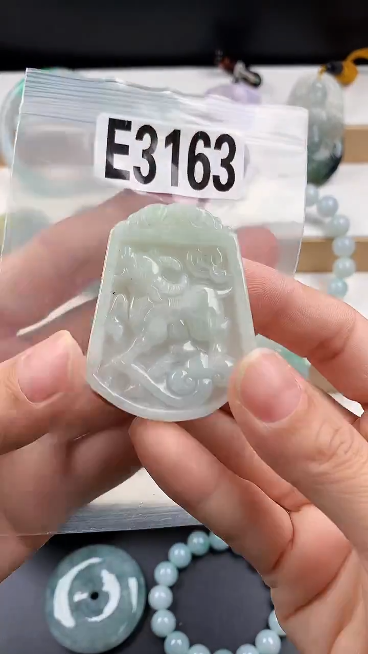 颈饰未镶嵌翡翠天然翡翠吊坠挂件