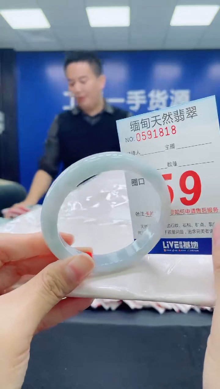 未镶嵌手镯翡翠天然翡翠手镯