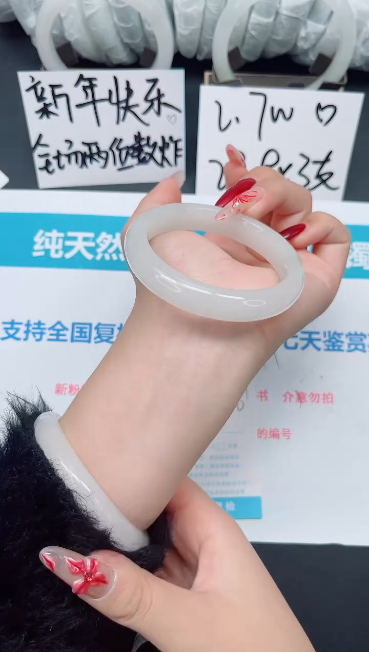 【闪购商品】石英质玉手镯未镶嵌b187