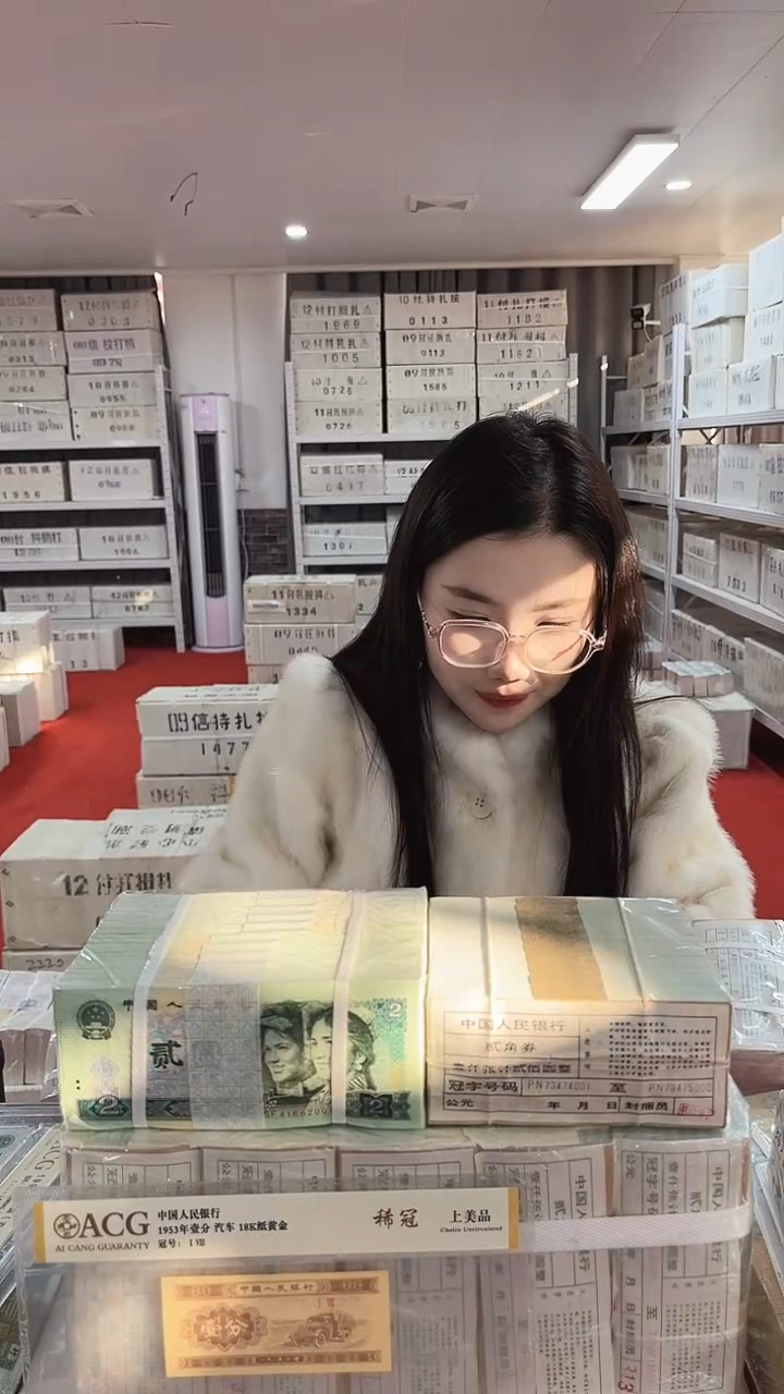 周****.第四套人民币退市纸币961捆千联两冠13867777