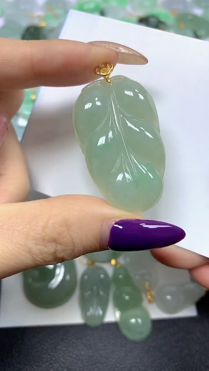 颈饰未镶嵌翡翠 