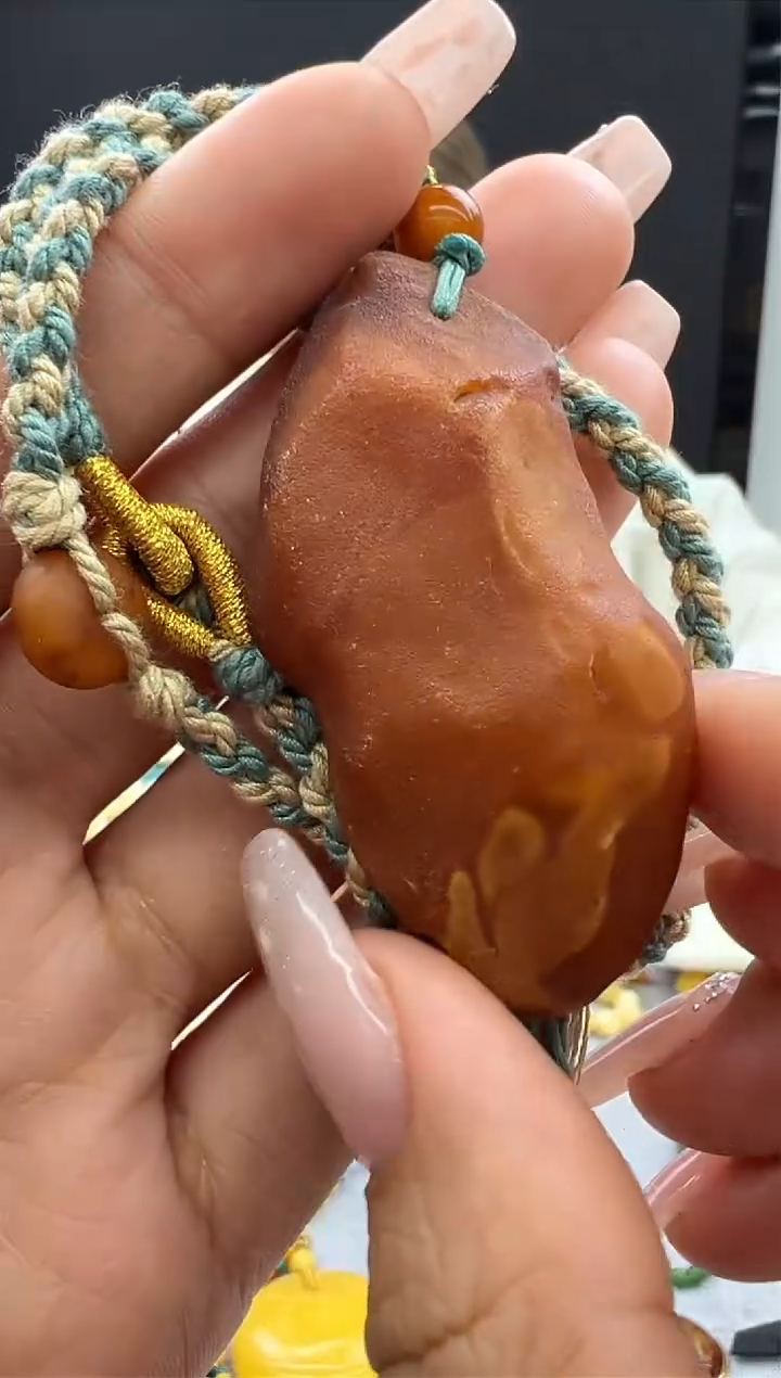 【闪购商品】琥珀颈饰未镶嵌88秒拍号