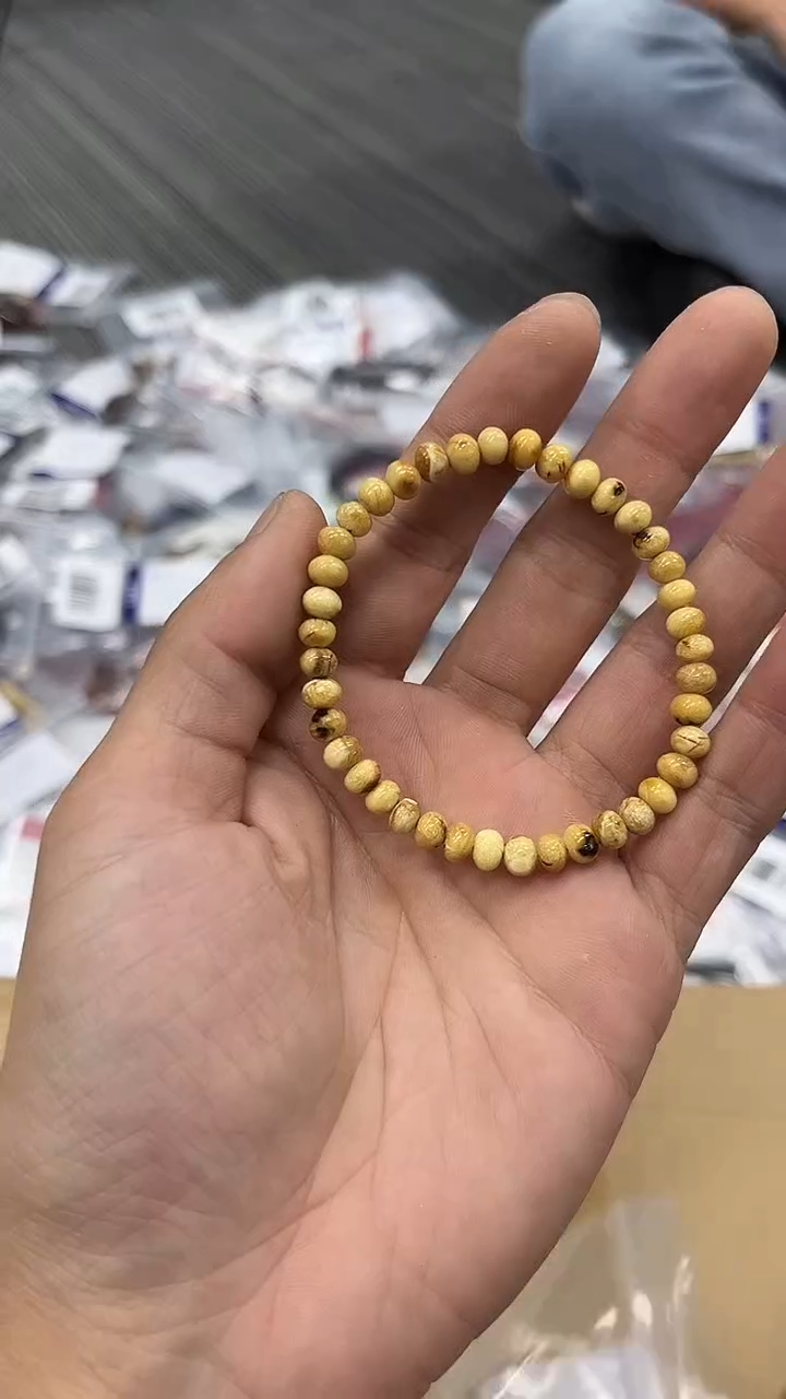 裸石琥珀未镶嵌抚顺琥珀5+干白花多样性发其一