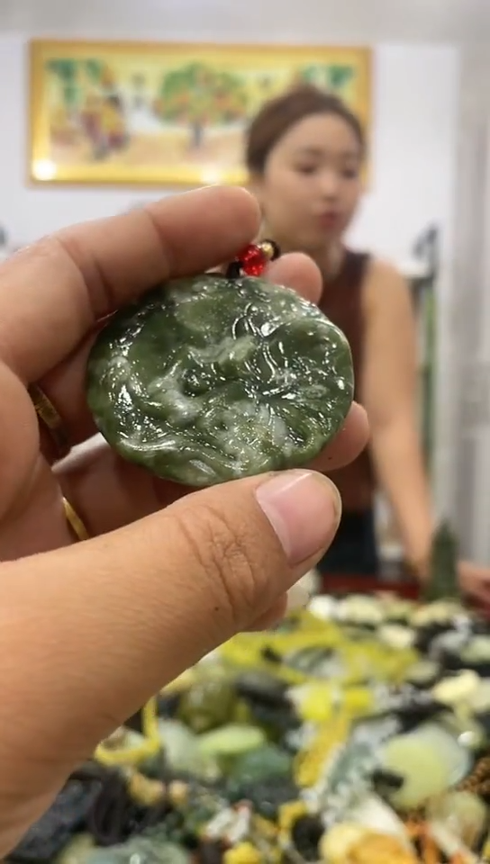 岫玉未镶嵌挂件