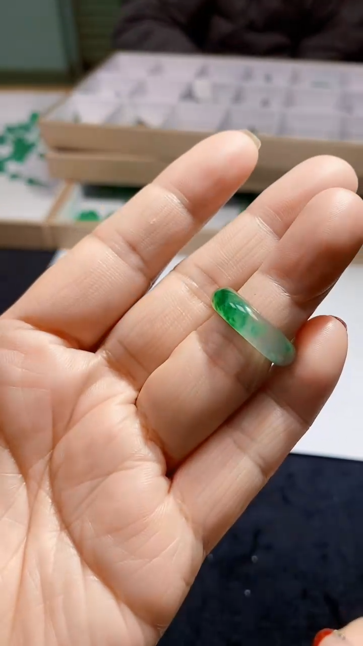 【闪购商品】石英质玉戒指未镶嵌天然A货非洲翠，石英玉