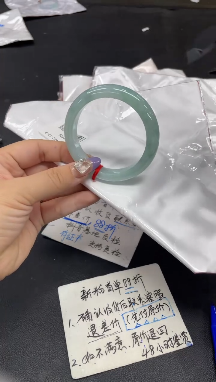 未镶嵌手镯翡翠有*。翡翠手镯