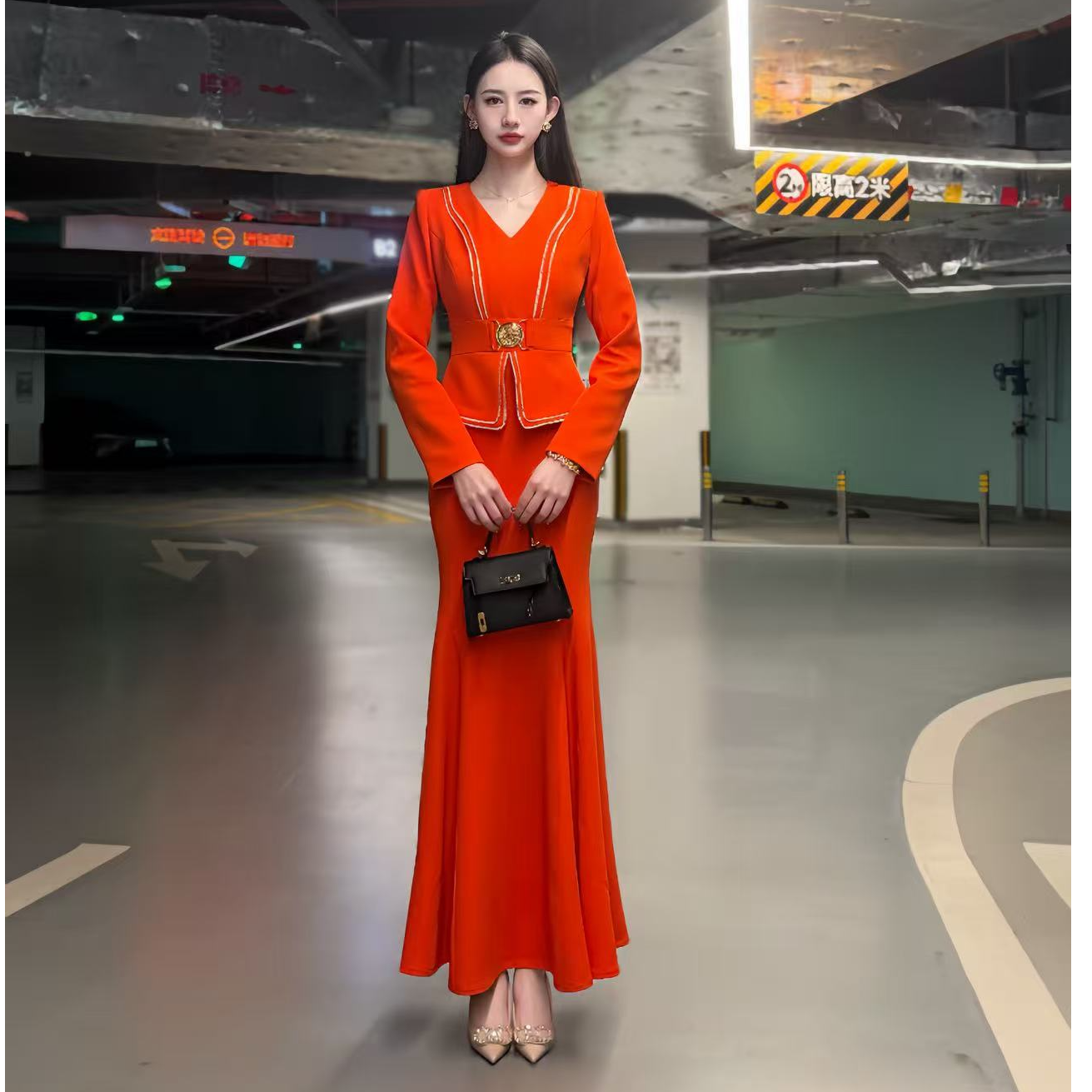 轻奢高级设计款落霞红修身包臀连衣裙