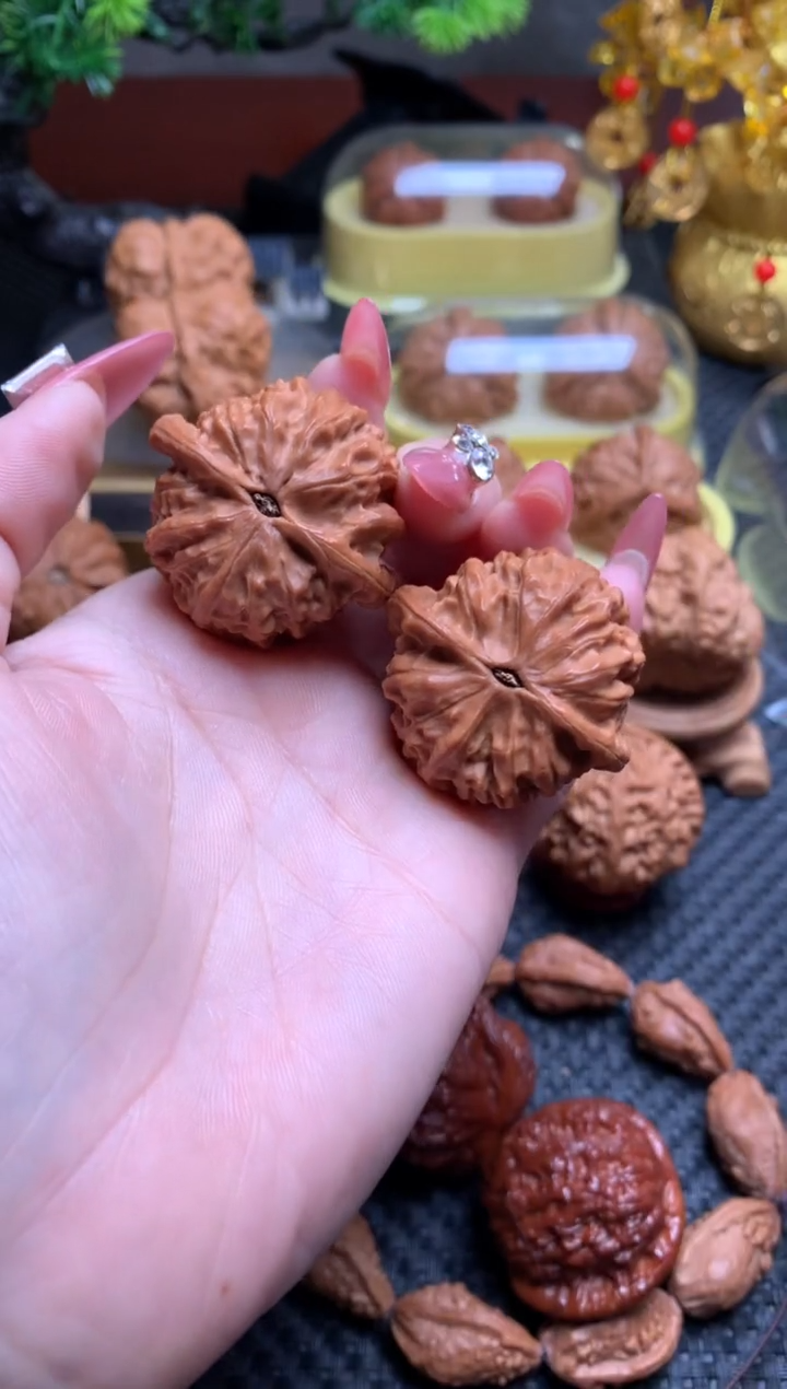 【闪购商品】文玩核桃把件38金牛