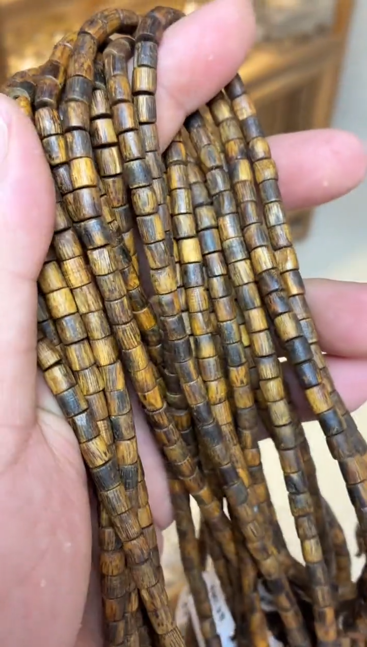 沉香手串 海南红金猊随型长串虫漏多样性发其一