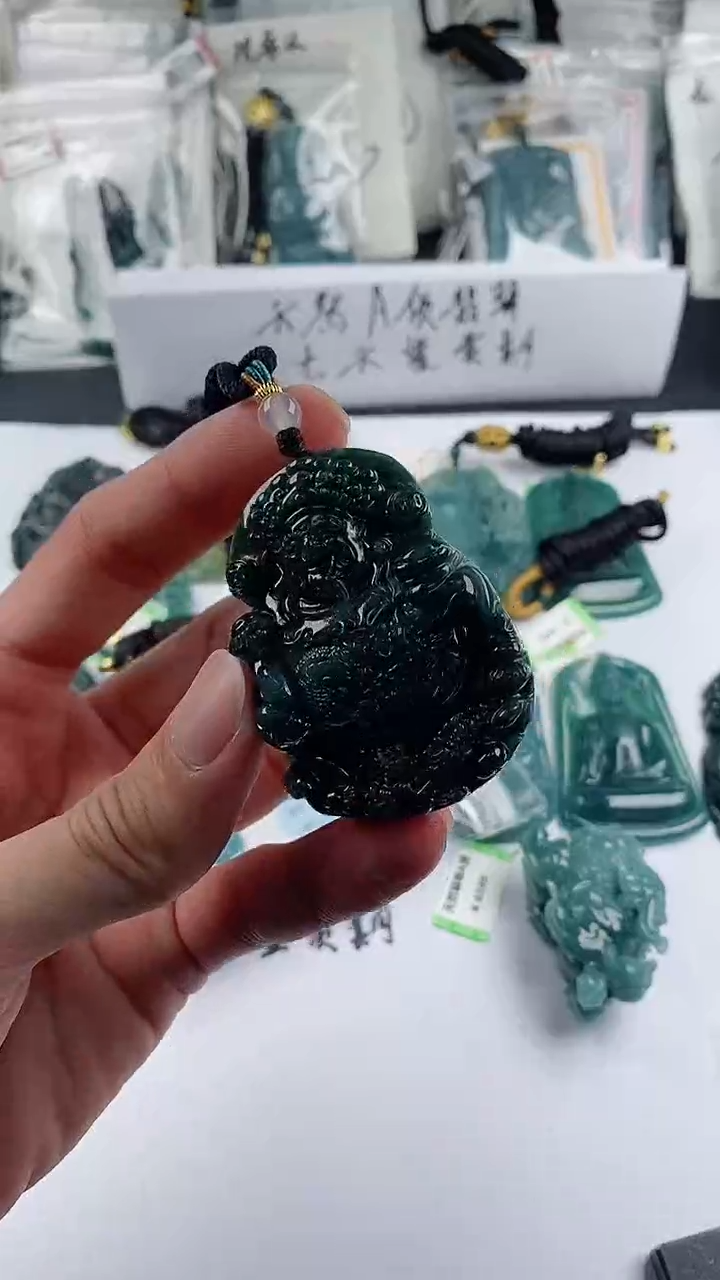 【闪购商品】翡翠颈饰未镶嵌           