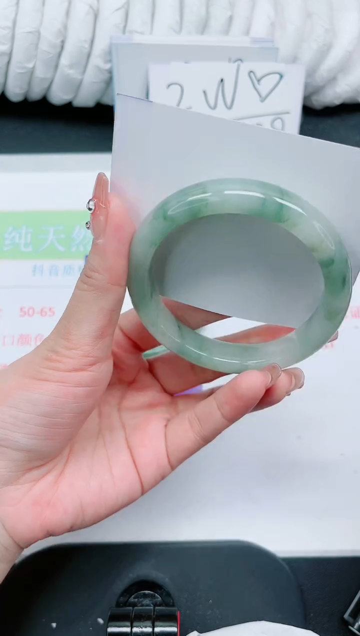 【闪购商品】石英质玉手镯未镶嵌250