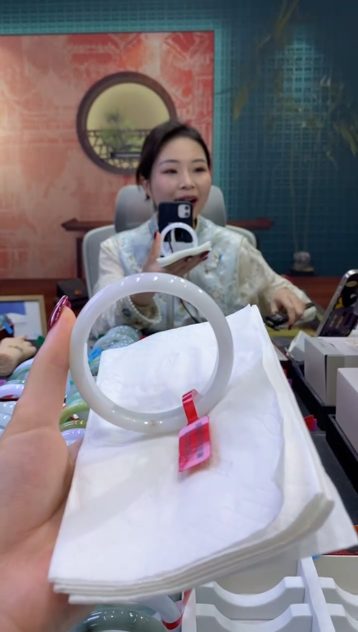 【闪购商品】翡翠手镯未镶嵌多人07768