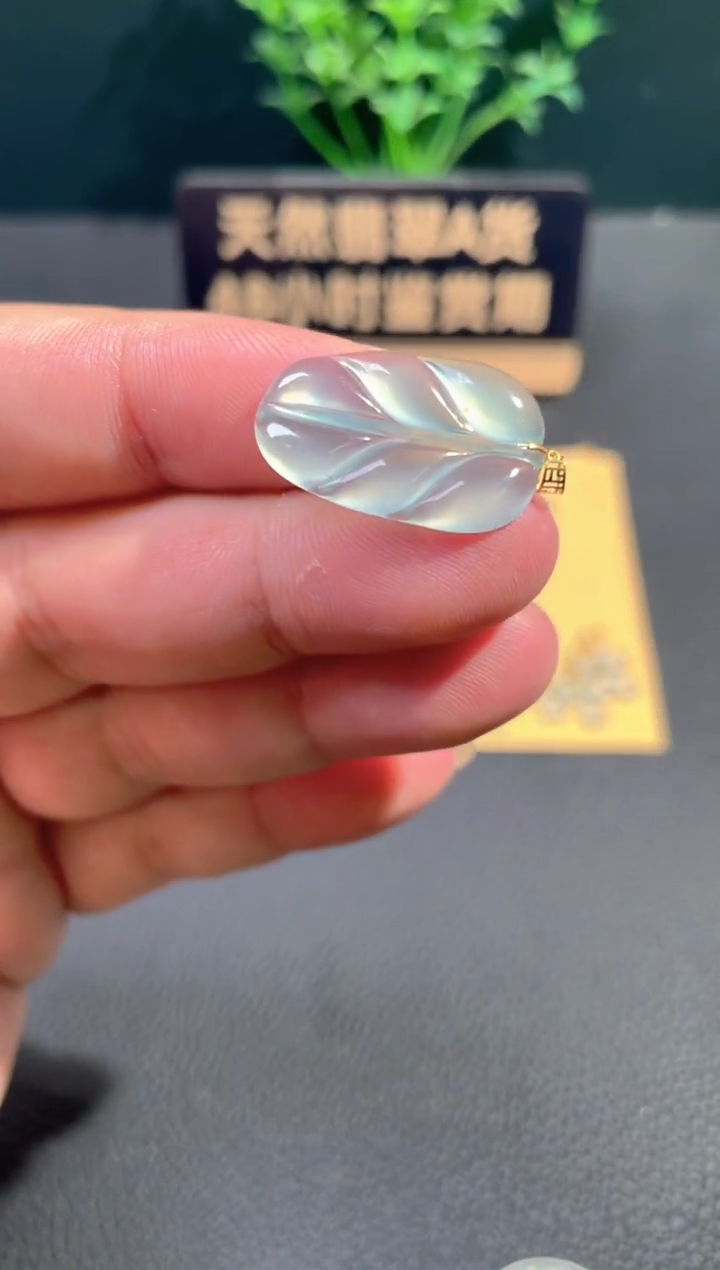 颈饰18K金镶嵌翡翠翡翠