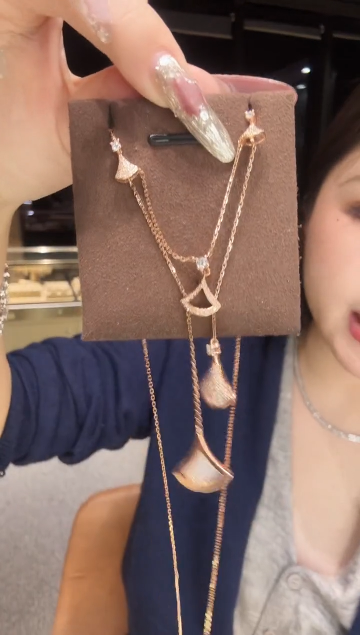 【闪购商品】钻石项链18K金镶嵌多裙子项链