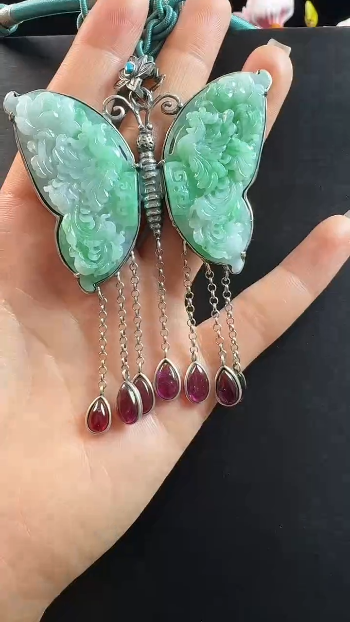 颈饰银S925镶嵌翡翠蝴蝶