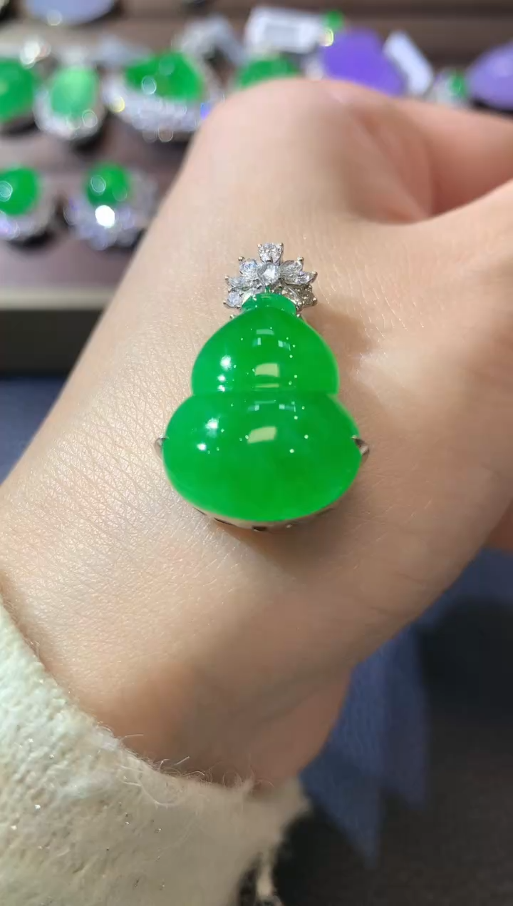 【闪购商品】翡翠吊坠(不含链)18K金镶嵌C71