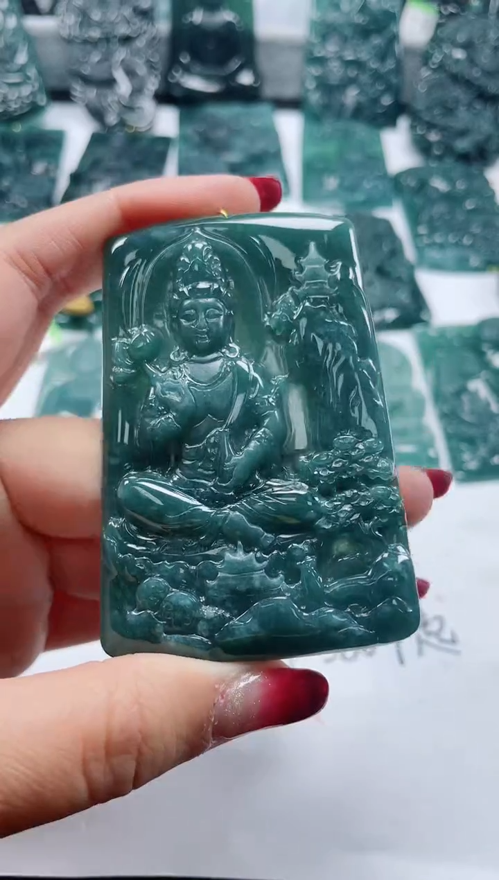 【闪购商品】翡翠颈饰未镶嵌              