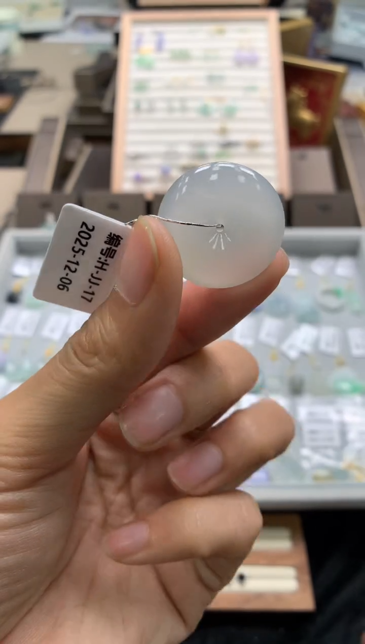 颈饰未镶嵌翡翠平安扣