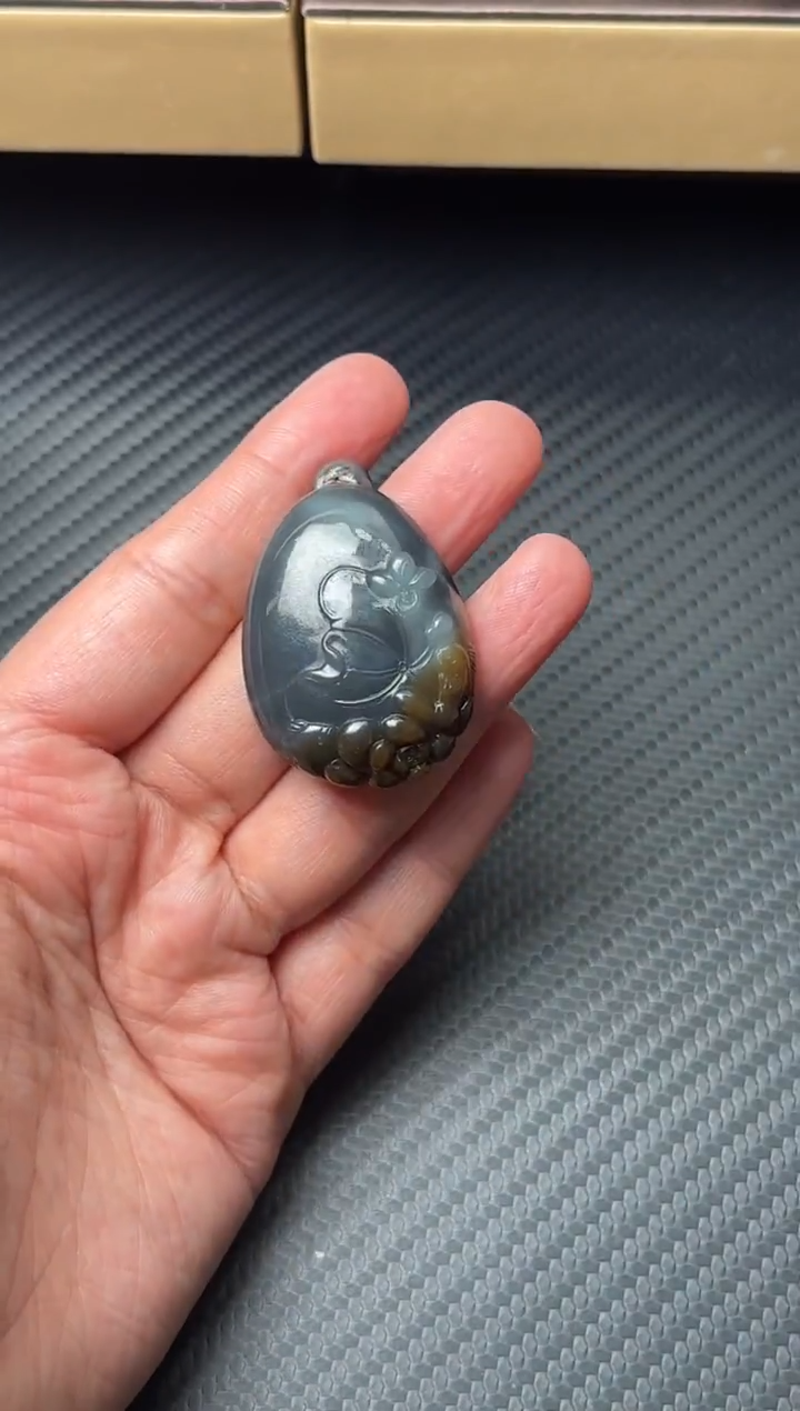 吊坠(赠链)未镶嵌和田玉若羌微色差吊坠m
