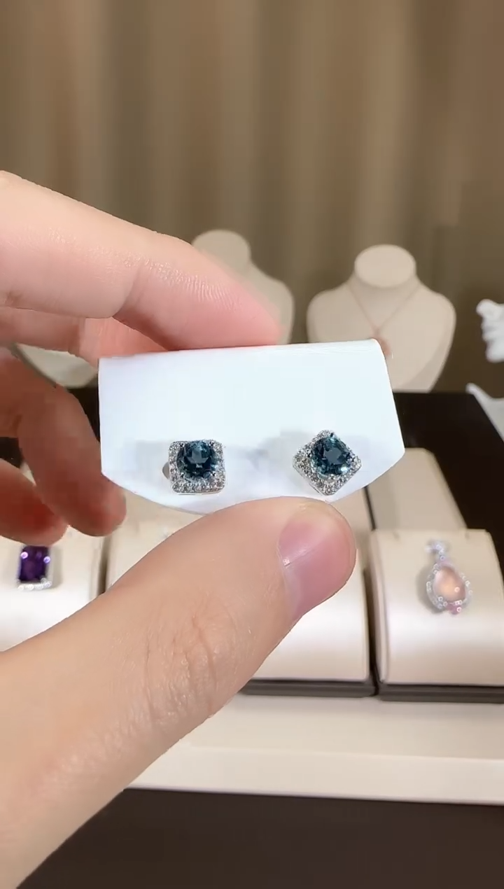【闪购商品】托帕石耳饰银S925镶嵌5mm伦敦蓝