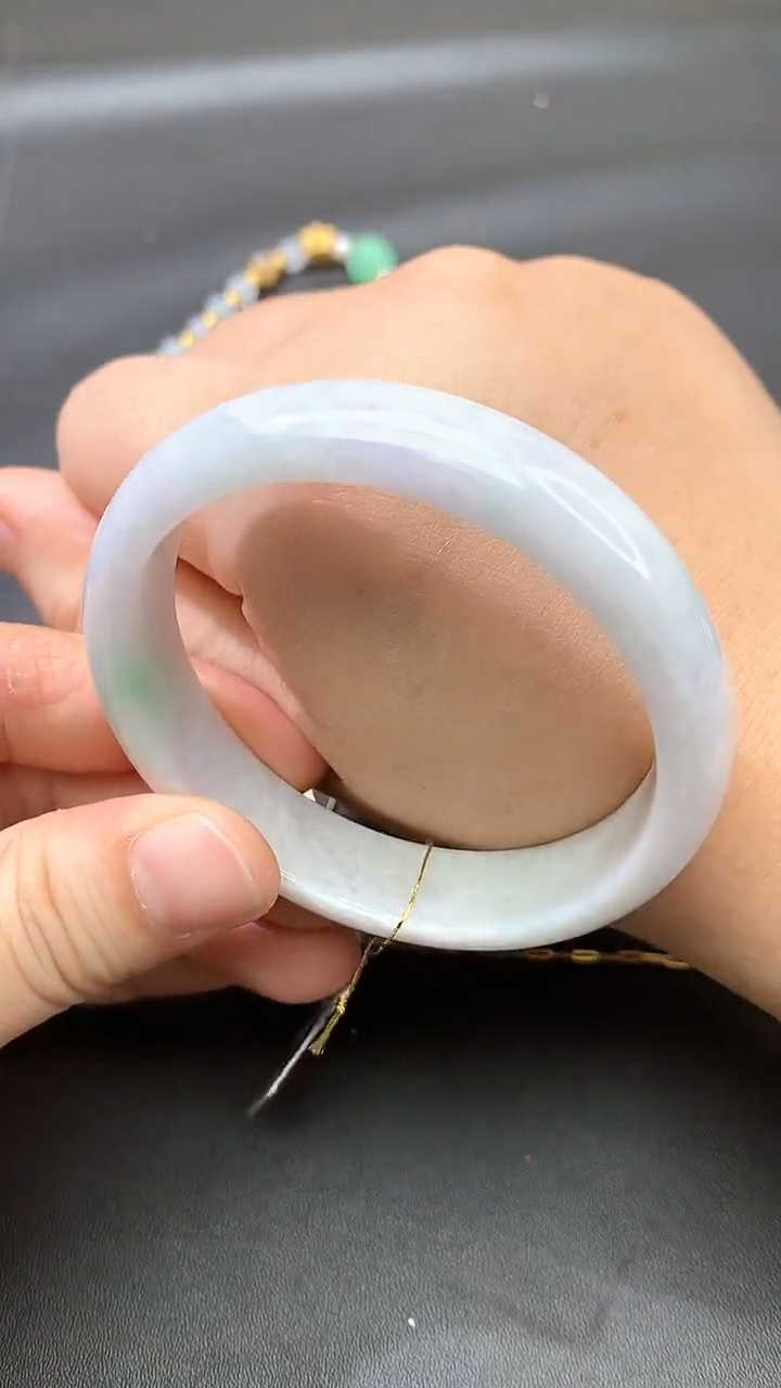 翡翠手镯未镶嵌手镯