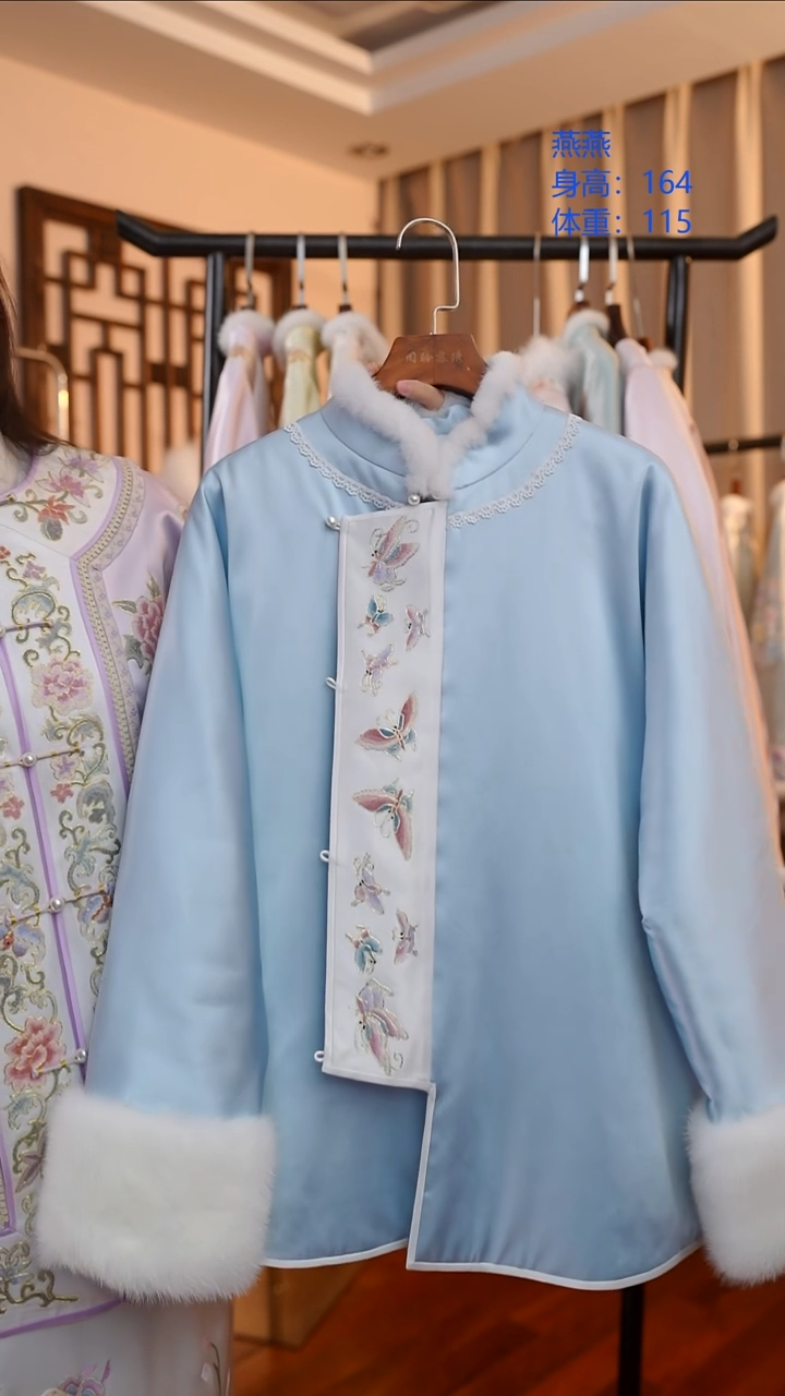 刺绣蓝色桑蚕丝冬款上衣