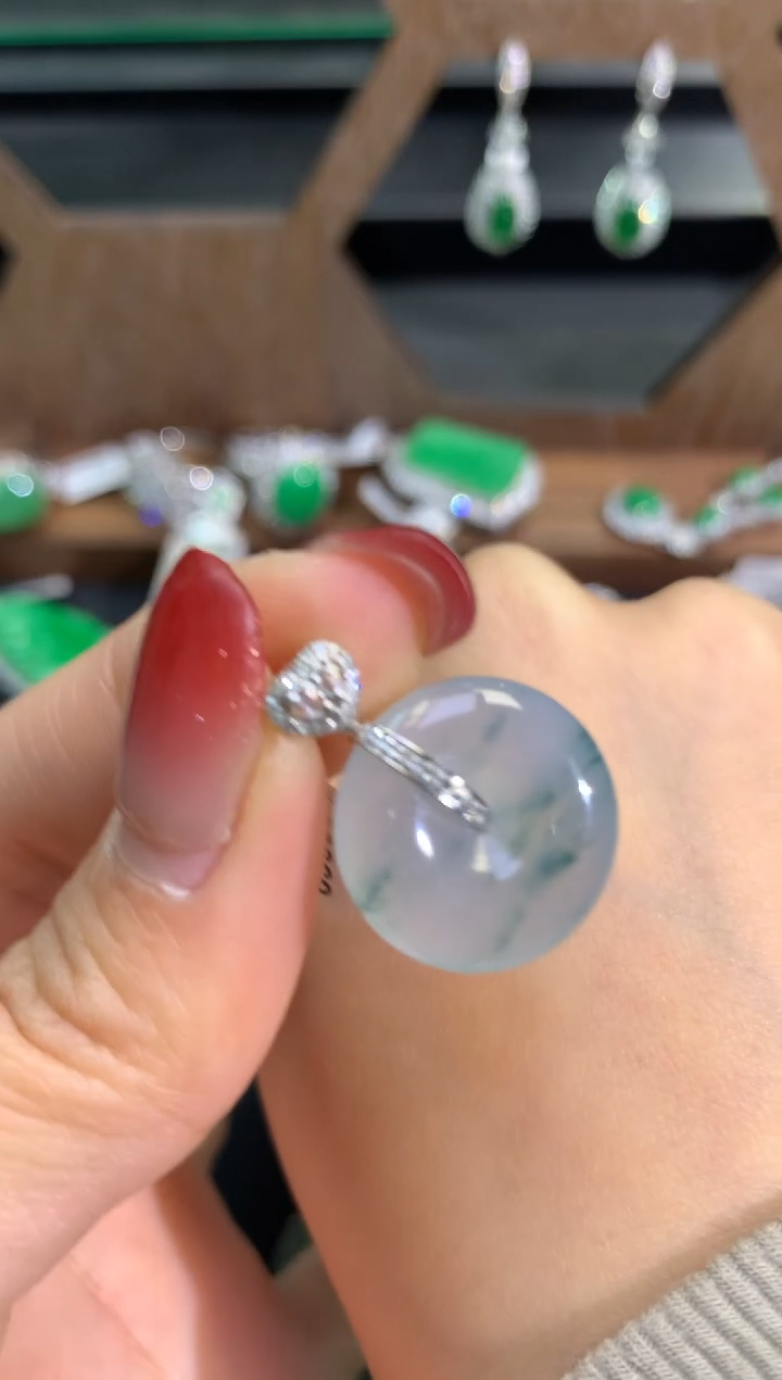 【闪购商品】翡翠吊坠(不含链)18K金镶嵌吊坠