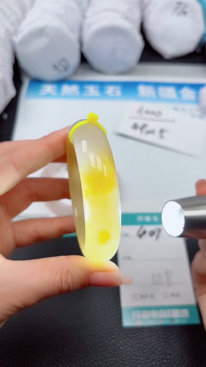 【闪购商品】石英质玉手镯未镶嵌A407