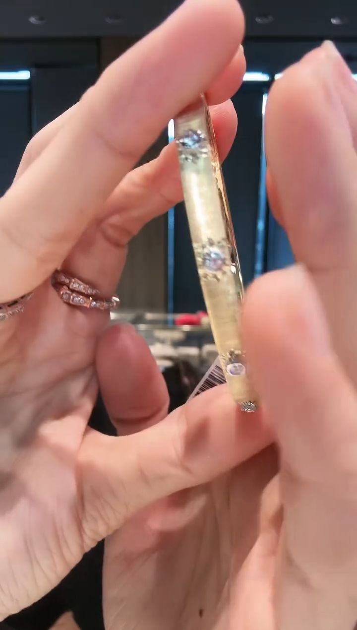 【闪购商品】钻石手镯18K金镶嵌宽版拉丝