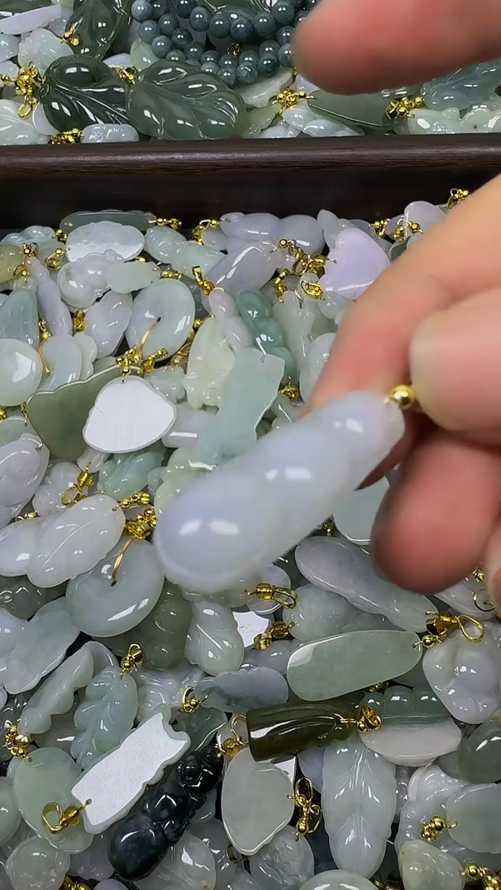 颈饰未镶嵌翡翠颈饰未嵌镶翡翠