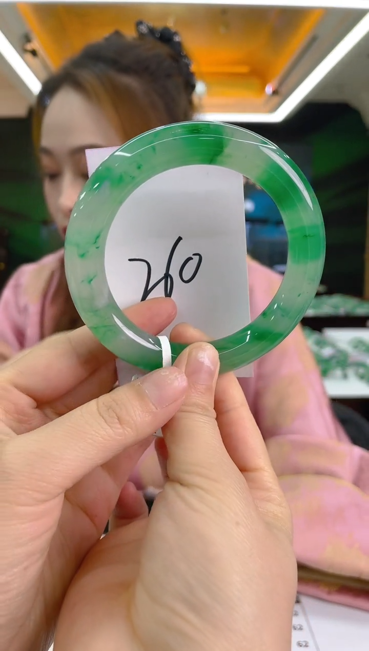 石英质玉手镯未镶嵌天然冰飘花